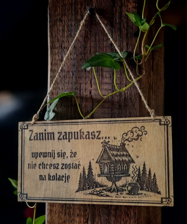 Grawerowana Tabliczka „Zanim zapukasz… upewnij się, że nie chcesz zostać na kolację”